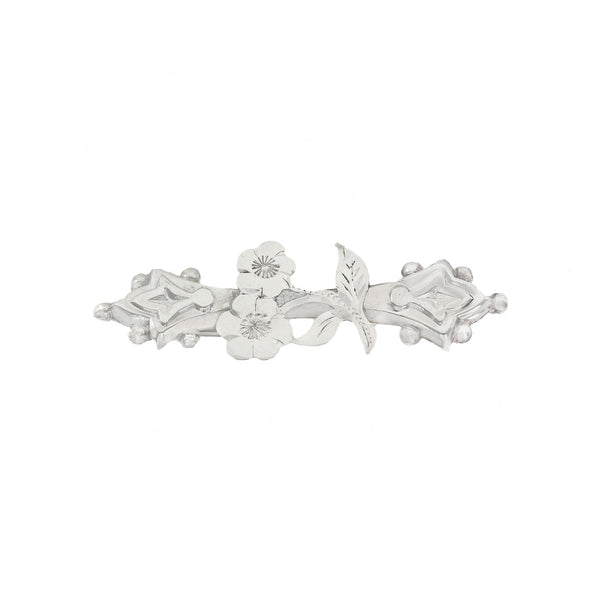 An Edwardian silver floral brooch dated 1909