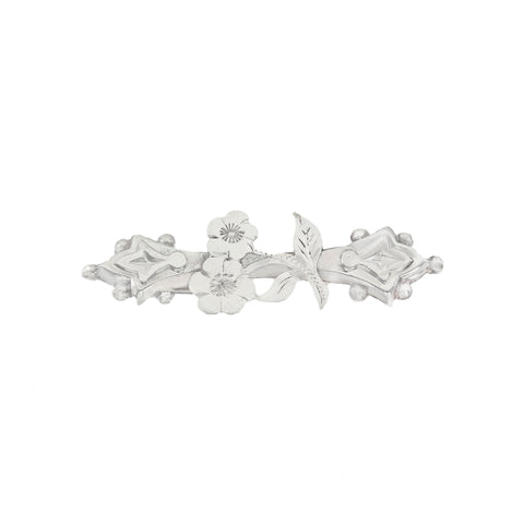 An Edwardian silver floral brooch dated 1909