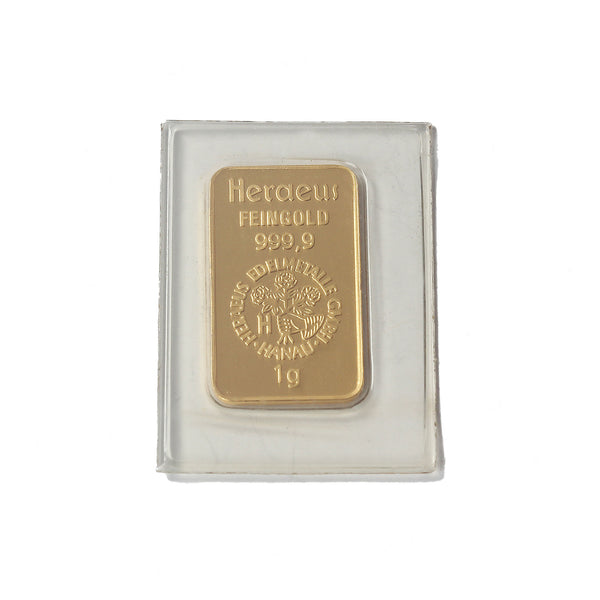 A tiny gold bar with Heraeus feingold 999,9 written on 1g plain on the back