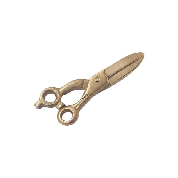 A pair of satin and polished scissors gold charm dated 2005