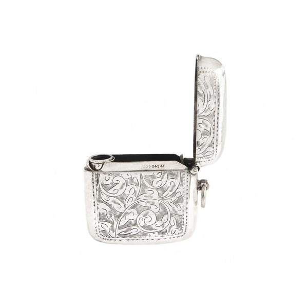 A patterned antique Edwardian vesta case in silver with scroll leaf pattern